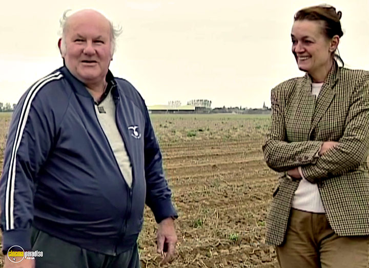 A still #5 from The Gleaners and I (2000)