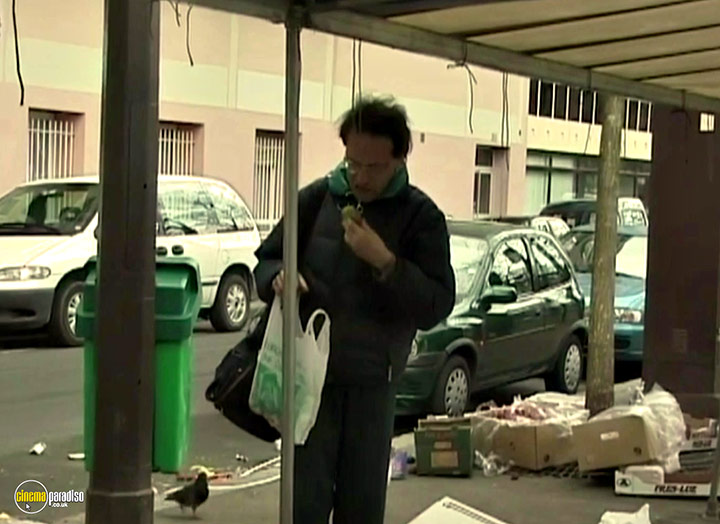 A still #15 from The Gleaners and I (2000)