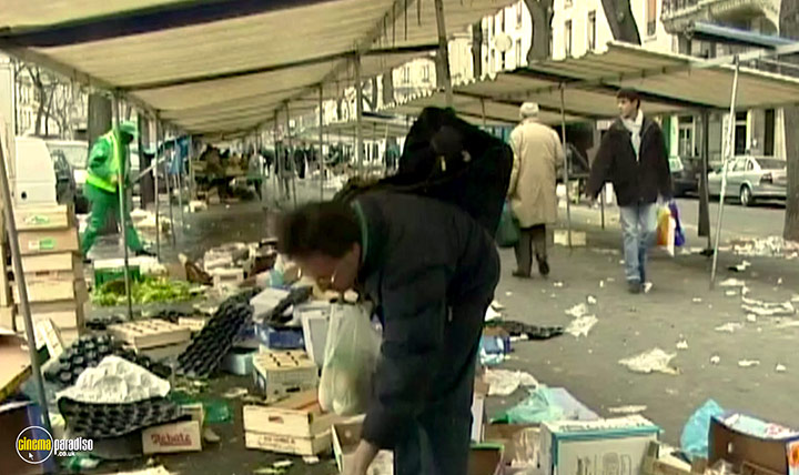 A still #13 from The Gleaners and I (2000)