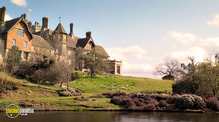 A still #49 from Queens of Mystery: Series 2 (2022)