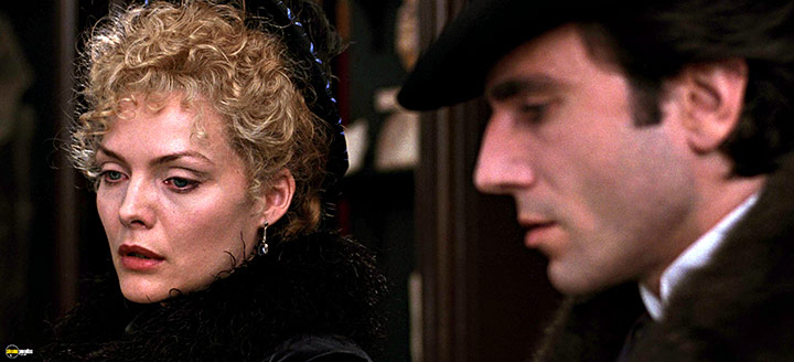 A still #38 from The Age of Innocence (1993)