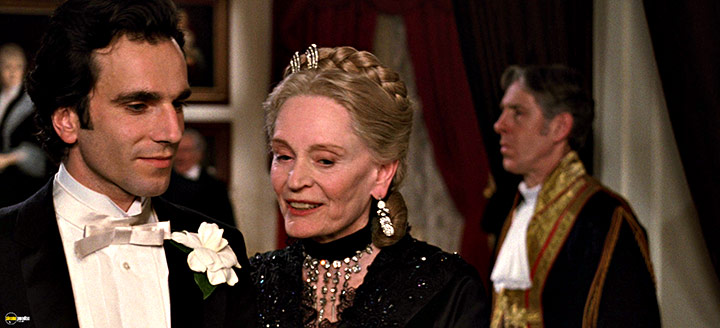 A still #58 from The Age of Innocence (1993)