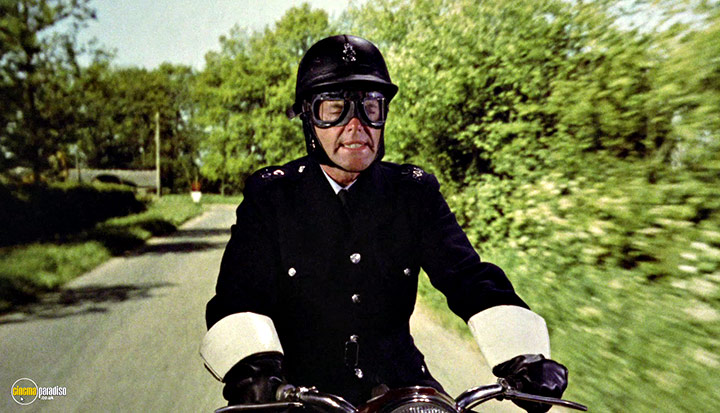 A still #25 from The Fast Lady (1962)