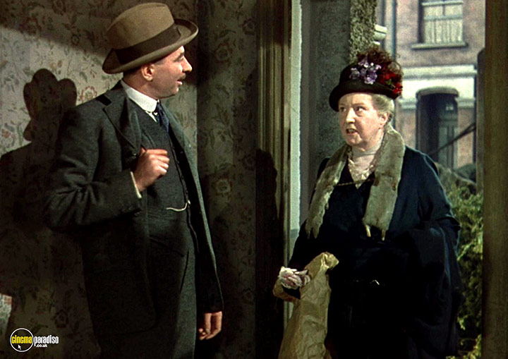 A still #19 from This Happy Breed (1944)