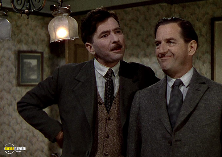 A still #21 from This Happy Breed (1944)