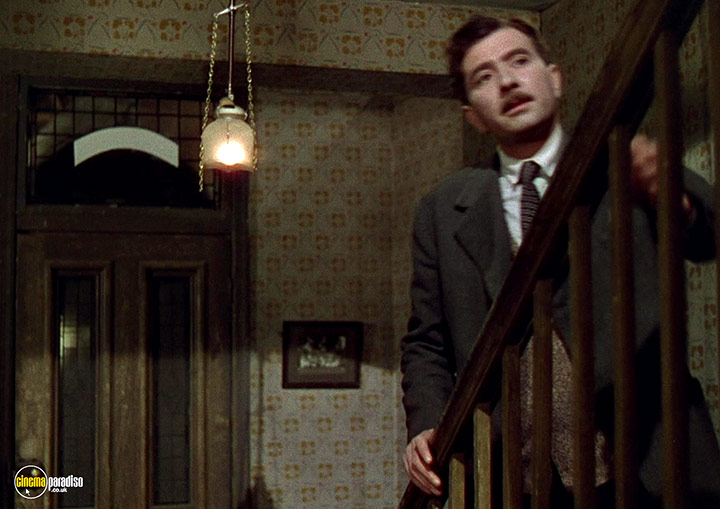 A still #26 from This Happy Breed (1944)