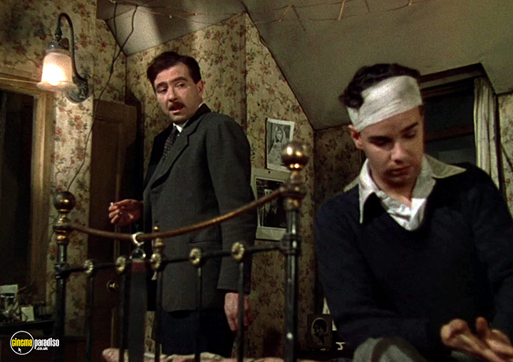 A still #29 from This Happy Breed (1944)