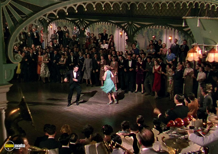 A still #31 from This Happy Breed (1944)
