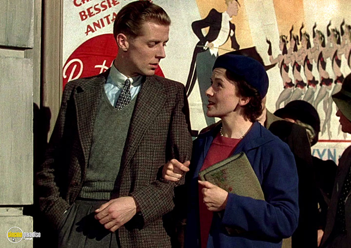 A still #32 from This Happy Breed (1944)