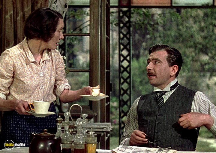 A still #34 from This Happy Breed (1944)