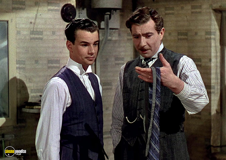 A still #36 from This Happy Breed (1944)