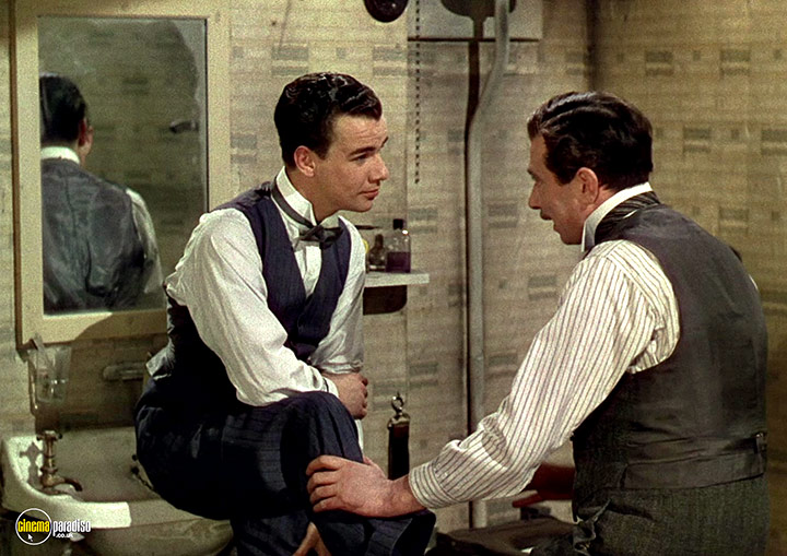A still #38 from This Happy Breed (1944)