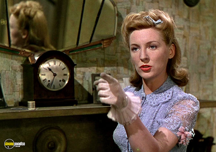A still #10 from This Happy Breed (1944)