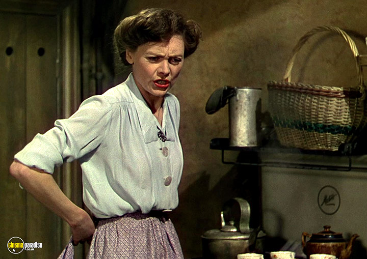 A still #9 from This Happy Breed (1944)