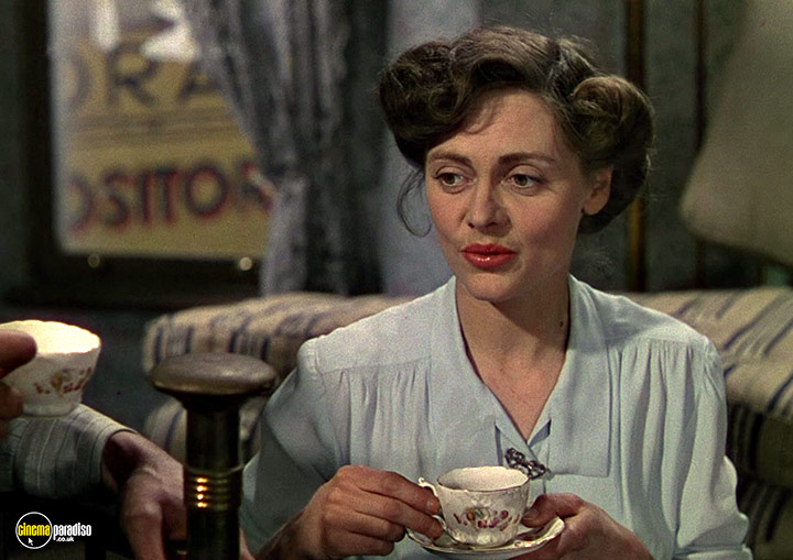 A still #4 from This Happy Breed (1944)