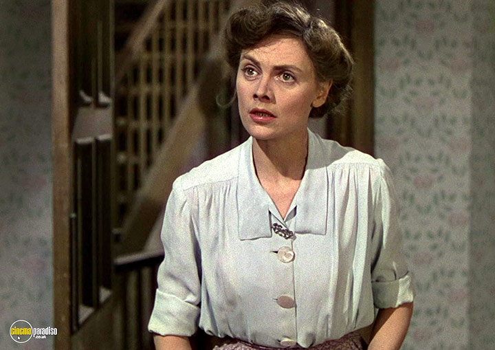 A still #8 from This Happy Breed (1944)