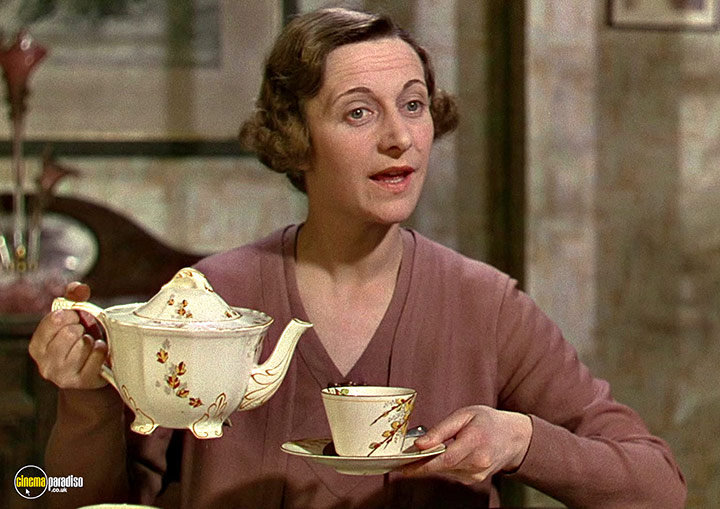 A still #13 from This Happy Breed (1944)