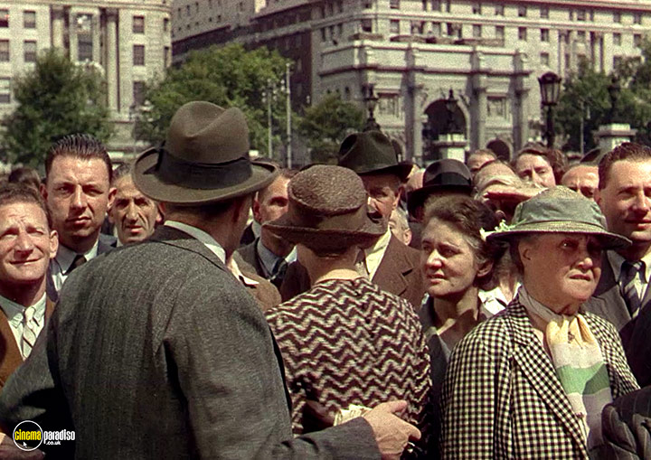 A still #62 from This Happy Breed (1944)