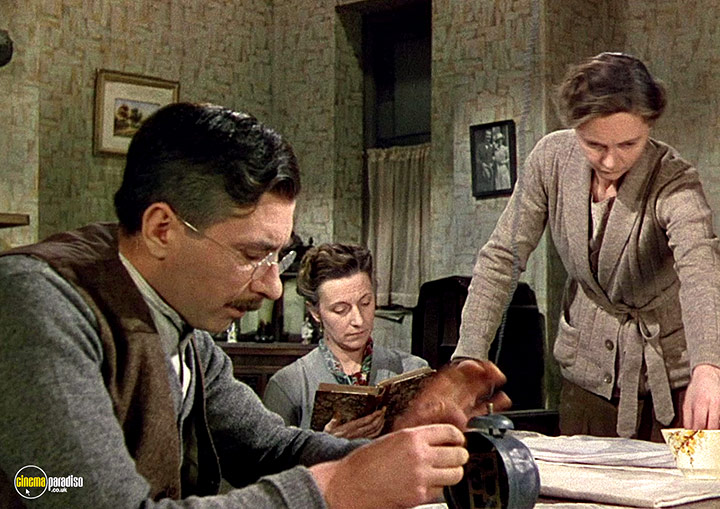 A still #64 from This Happy Breed (1944)