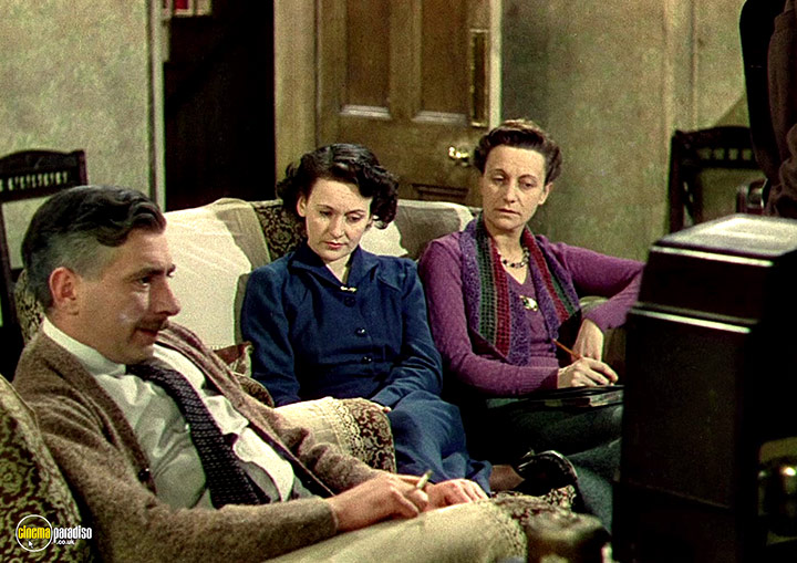 A still #66 from This Happy Breed (1944)
