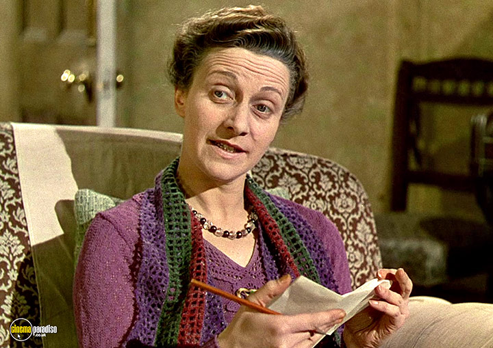 A still #14 from This Happy Breed (1944)
