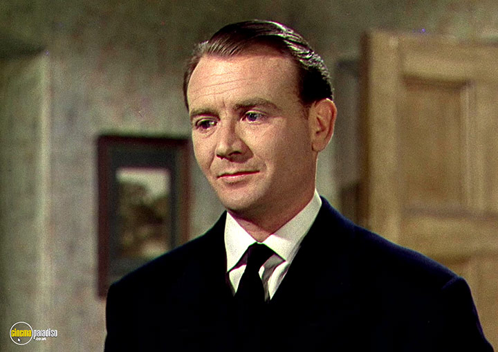A still #5 from This Happy Breed (1944)