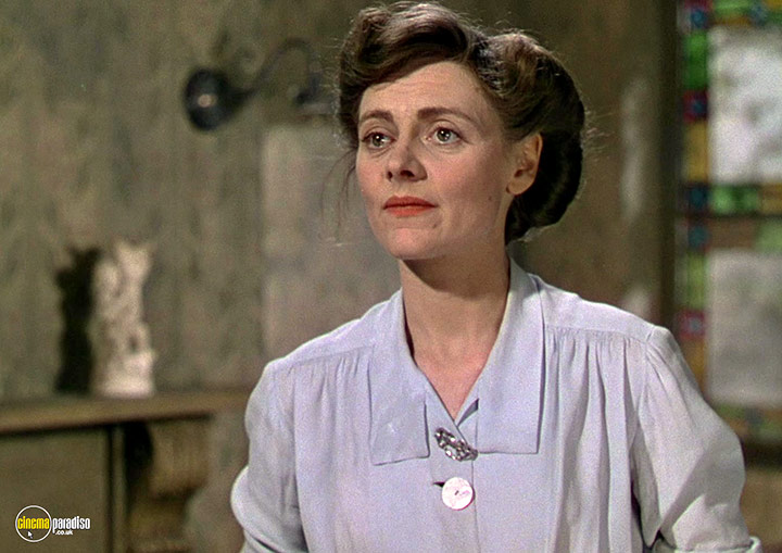 A still #78 from This Happy Breed (1944)