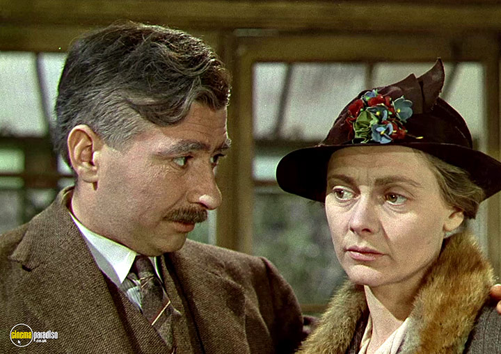 A still #82 from This Happy Breed (1944)