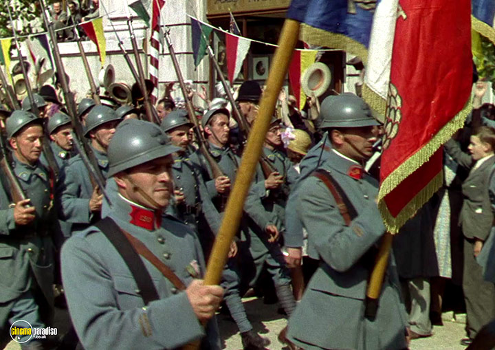 A still #92 from This Happy Breed (1944)