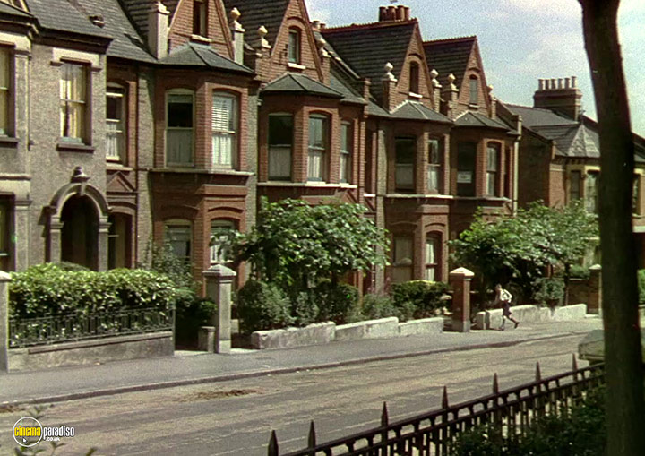 A still #101 from This Happy Breed (1944)
