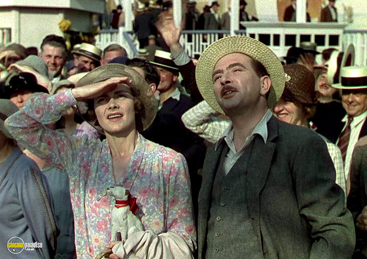 A still #89 from This Happy Breed (1944)