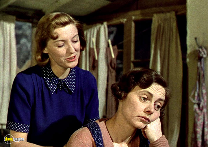 A still #91 from This Happy Breed (1944)