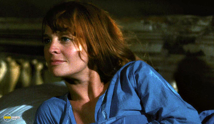 A still #41 from Heat and Dust (1983)