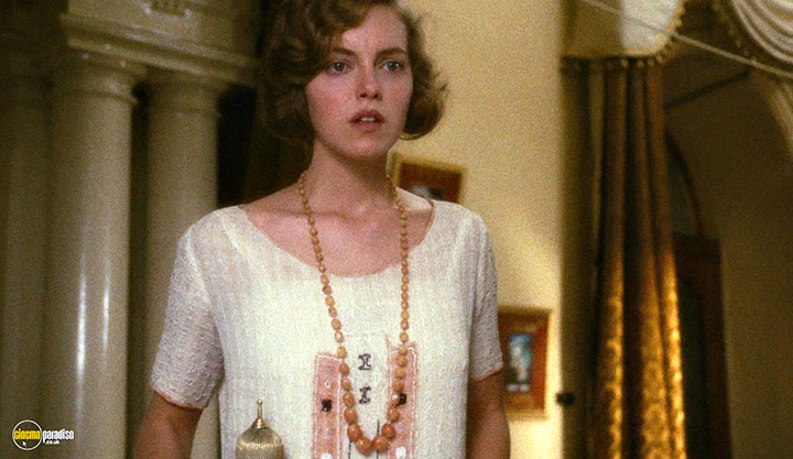 A still #88 from Heat and Dust (1983)