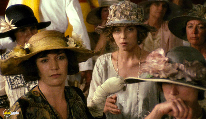 A still #97 from Heat and Dust (1983)