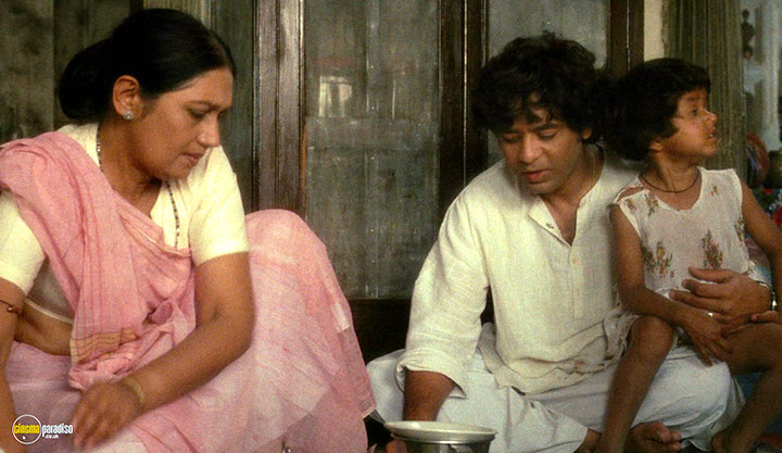 A still #102 from Heat and Dust (1983)