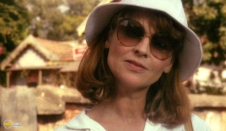 A still #104 from Heat and Dust (1983)