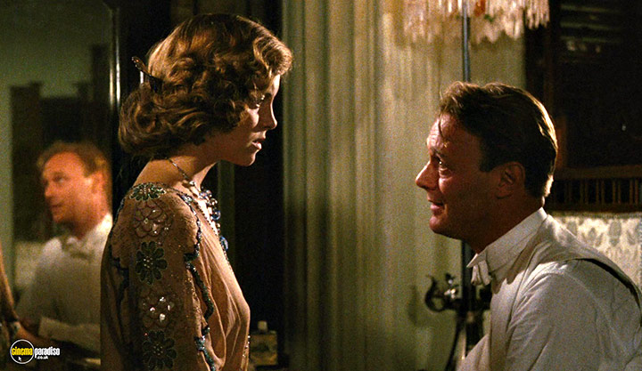 A still #113 from Heat and Dust (1983)