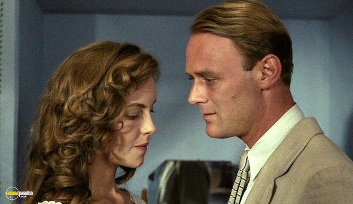 A still #120 from Heat and Dust (1983)