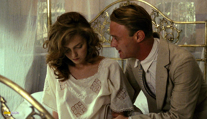 A still #121 from Heat and Dust (1983)