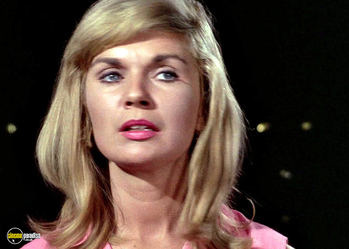 A still #18 from Man in a Suitcase: Series (1968)