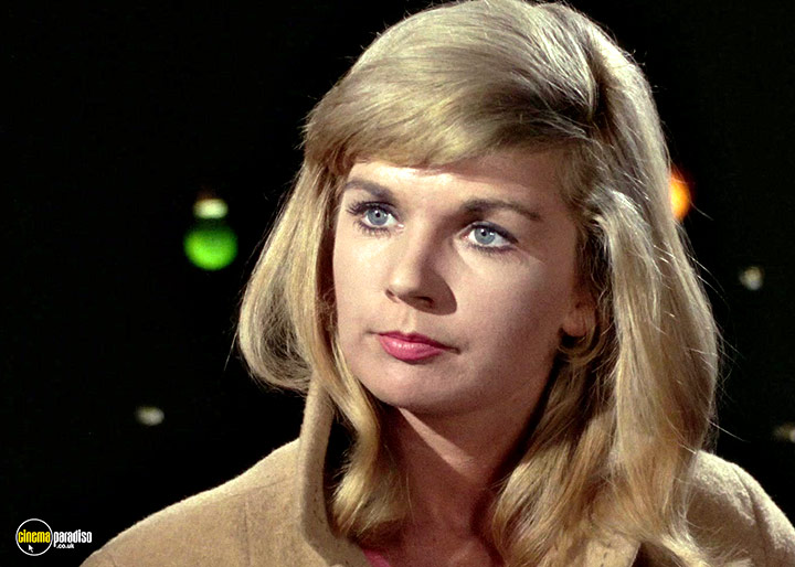 A still #2 from Man in a Suitcase: Series (1968)