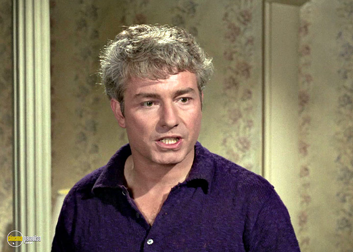 A still #9 from Man in a Suitcase: Series (1968)