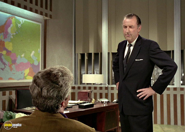 A still #21 from Man in a Suitcase: Series (1968)