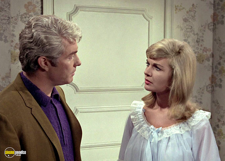 A still #22 from Man in a Suitcase: Series (1968)