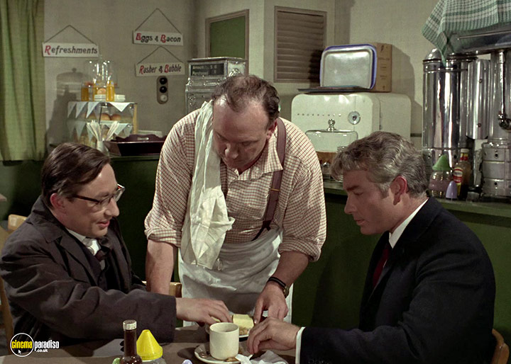 A still #26 from Man in a Suitcase: Series (1968)