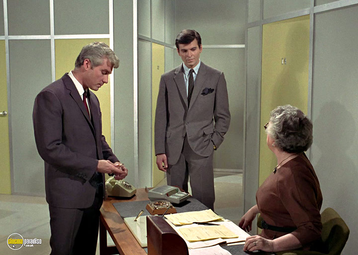 A still #29 from Man in a Suitcase: Series (1968)