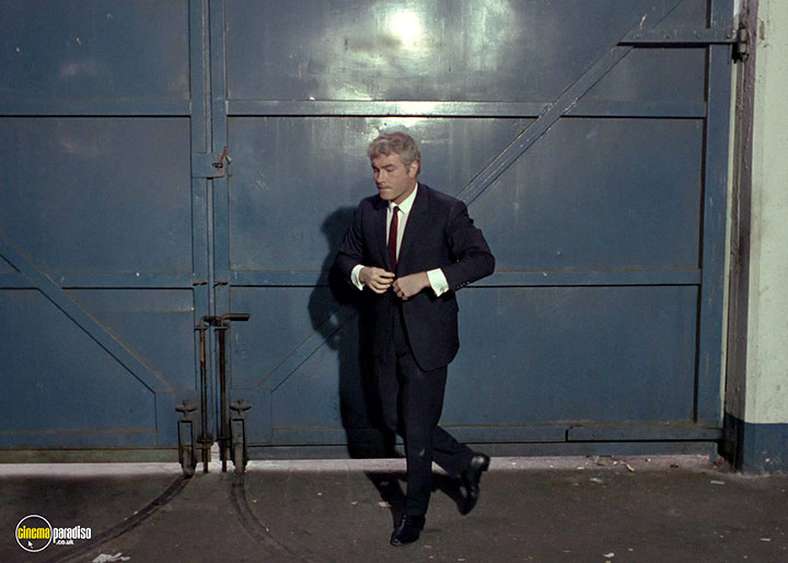 A still #32 from Man in a Suitcase: Series (1968)