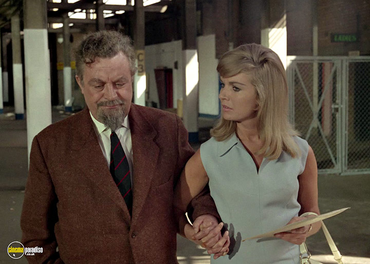 A still #39 from Man in a Suitcase: Series (1968)
