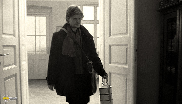 A still #7 from Werckmeister Harmonies (2000)